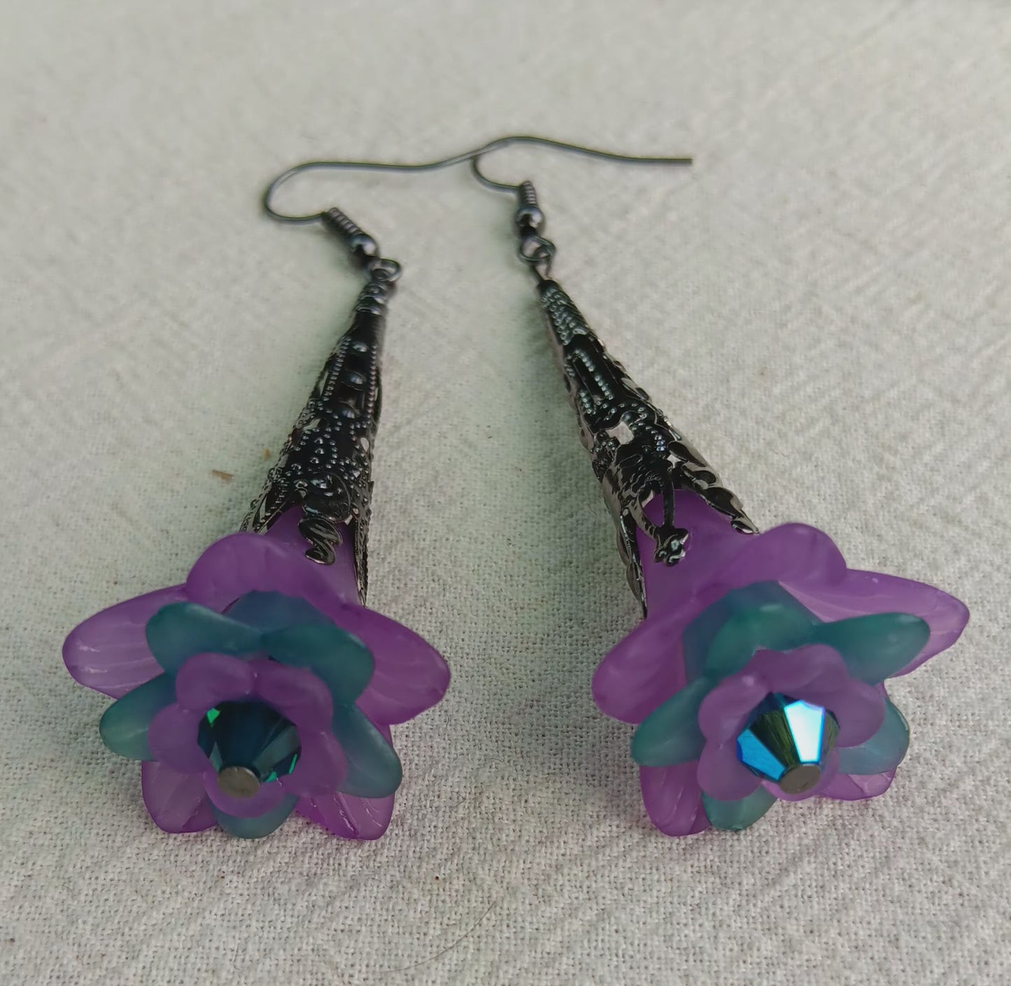 Trumpet Flower Drop Earrings, Style #7, Black