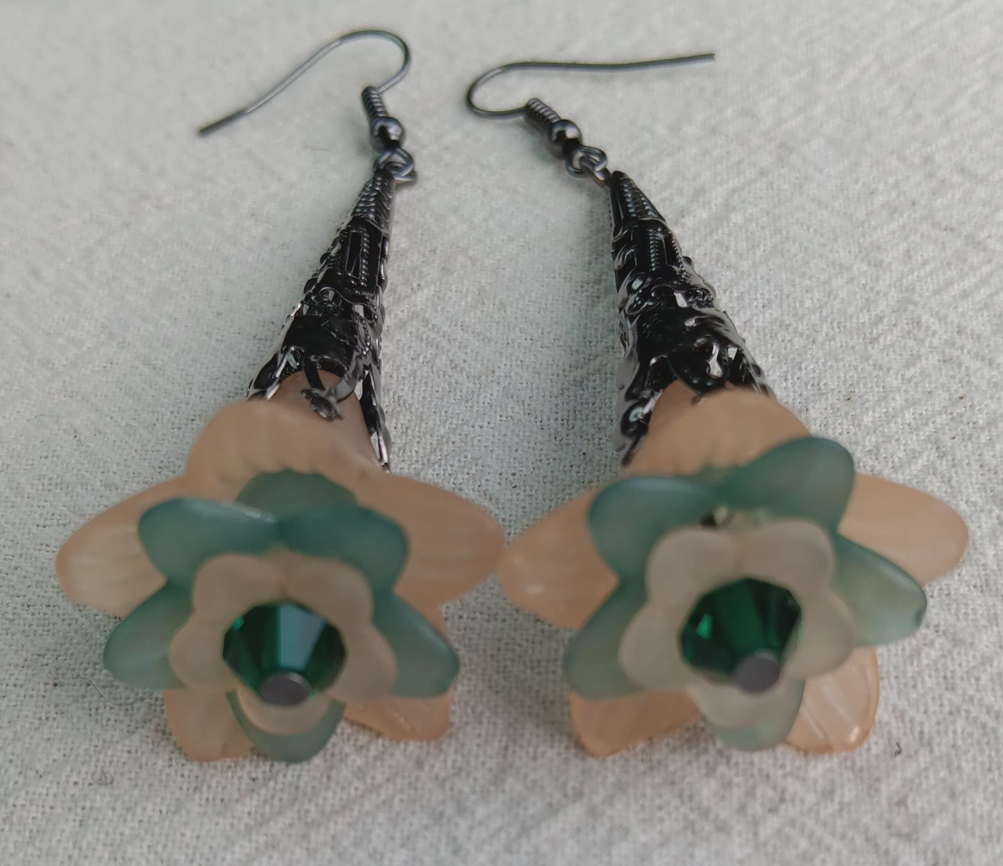 Trumpet Flower Drop Earrings, Style #7, Black