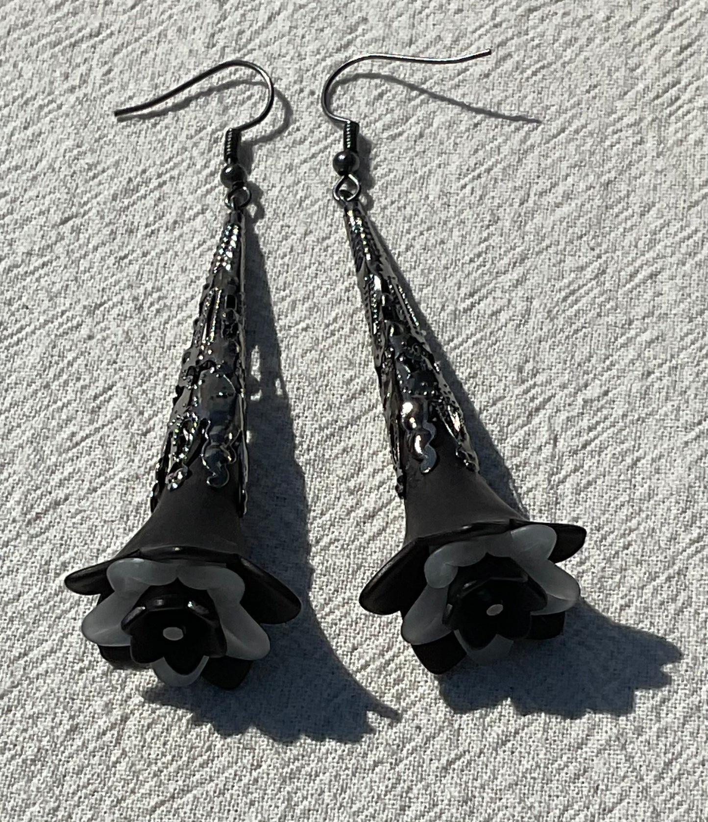Trumpet Flower Drop Earrings, Style #7, Black