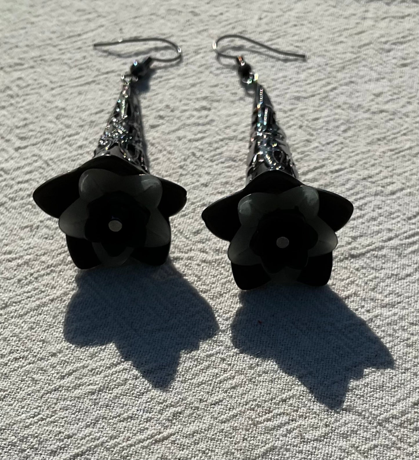 Trumpet Flower Drop Earrings, Style #7, Black