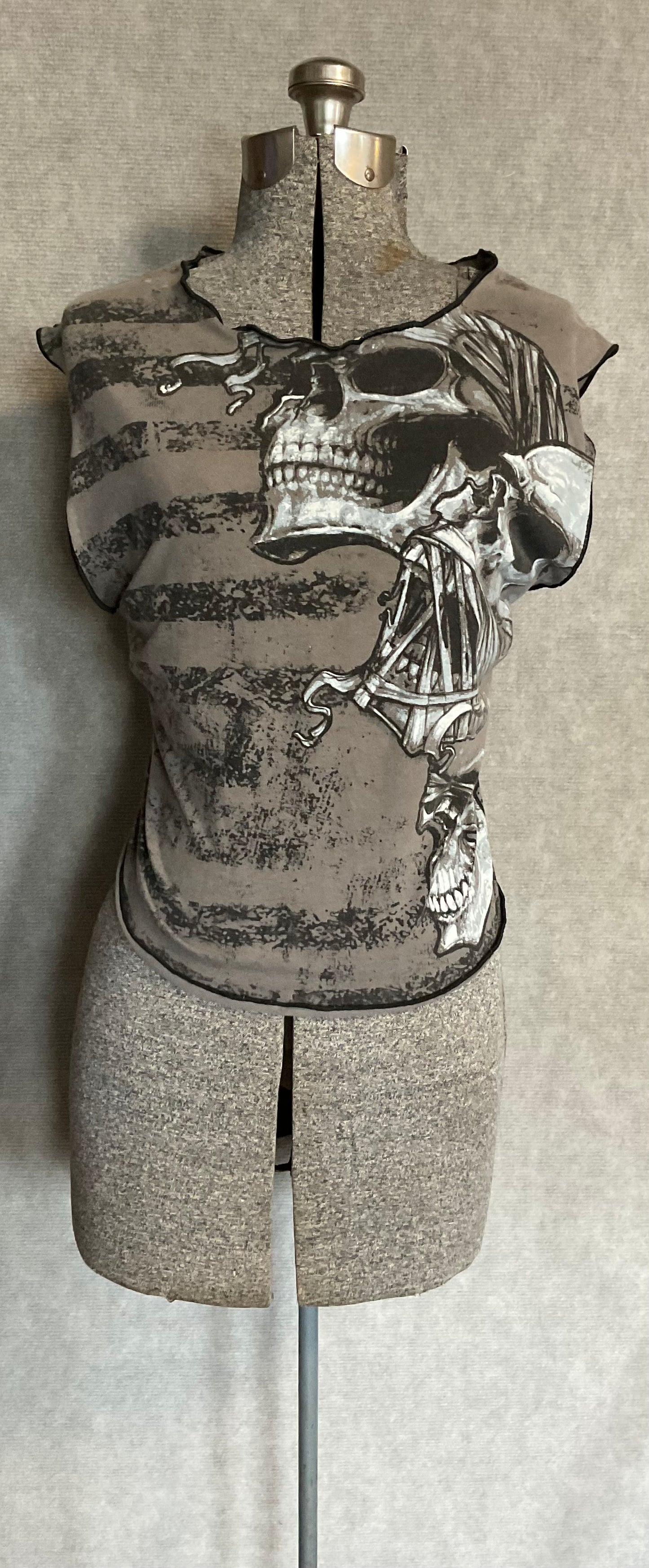 Grey Skull Open Back Sleeveless T (M)