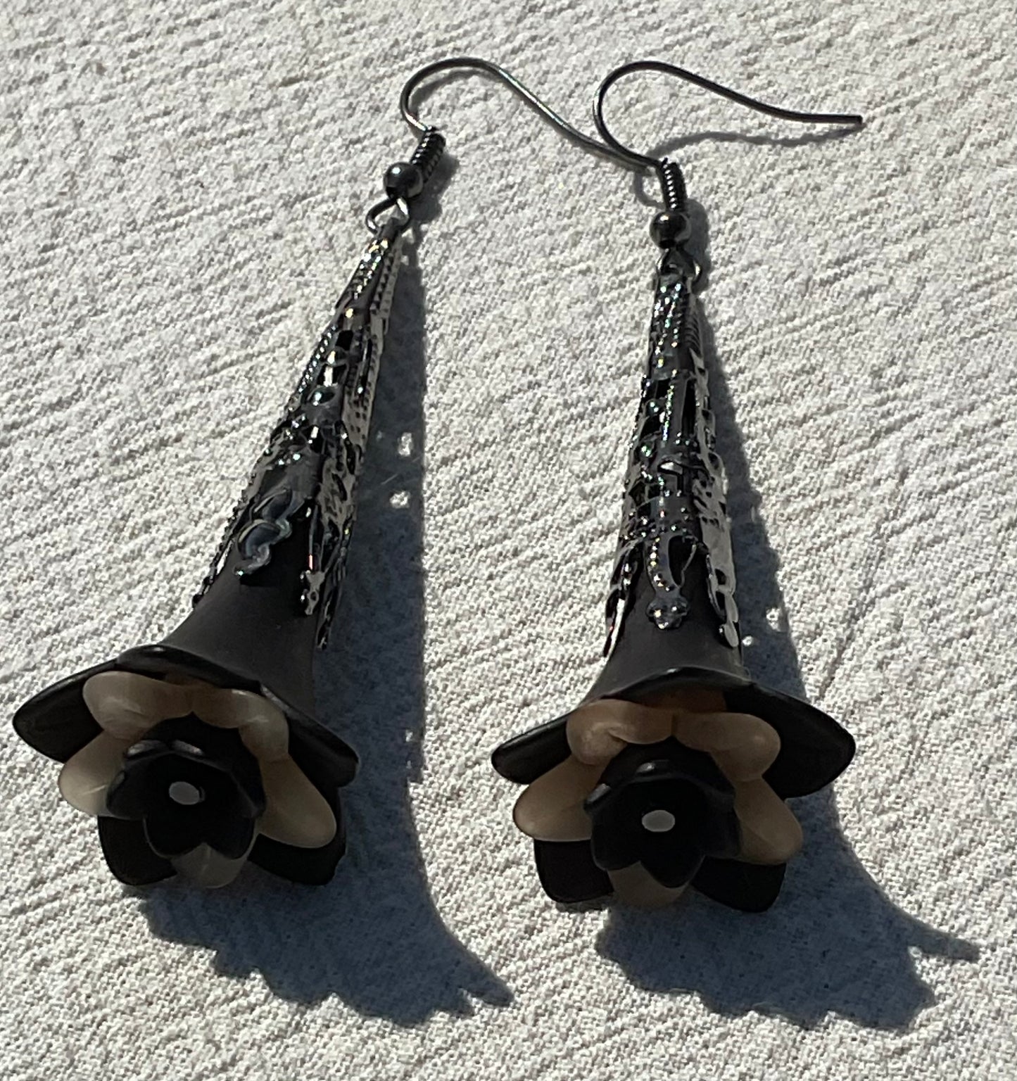 Trumpet Flower Drop Earrings, Style #7, Black