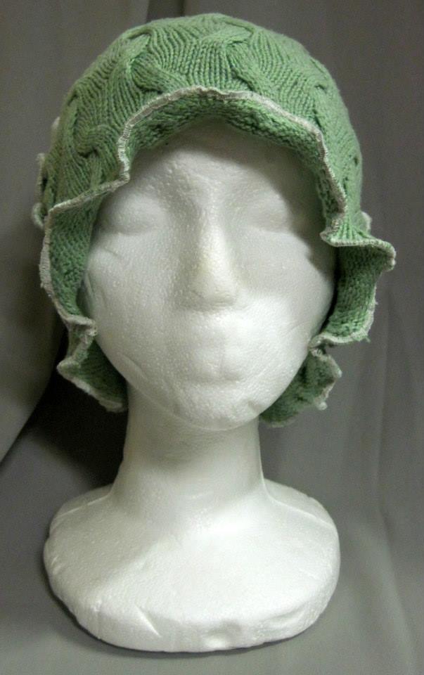 Green Cabled Beanie with Cream Trim
