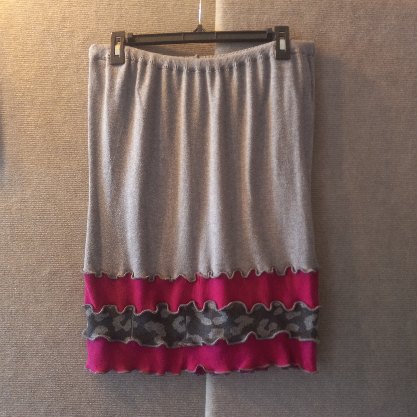 Grey & Hot Pink Color Block Skirt (M/L)