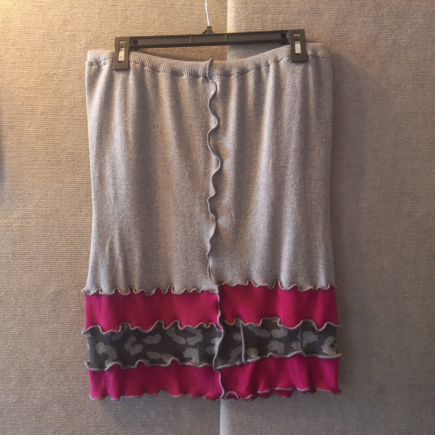 Grey & Hot Pink Color Block Skirt (M/L)