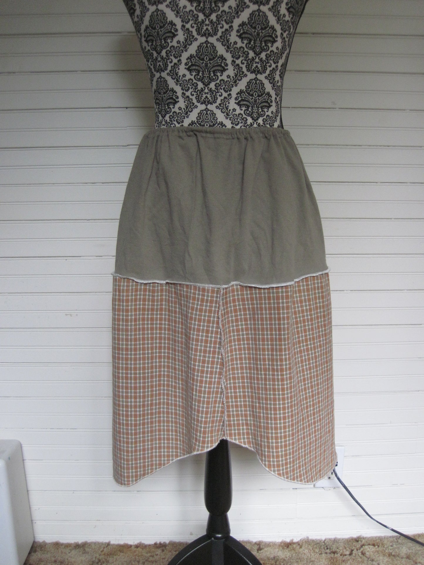 Tan & Peach Drawstring Skirt / Top (L/XL)